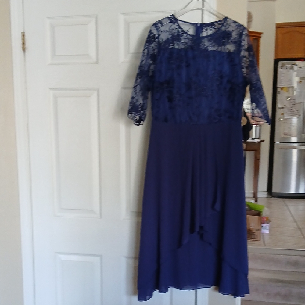 💓3/$15 Blue Long Sleeve Dress with Elegant Design